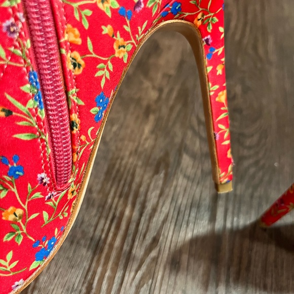 RAYE BOOTIE•MAGENTA WITH MULTI-COLORED FLOWERS•SIZE: 9 - Picture 6 of 15